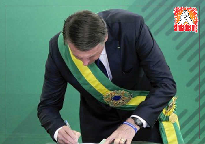 Salario minimo-bolsonaro-face.jpg